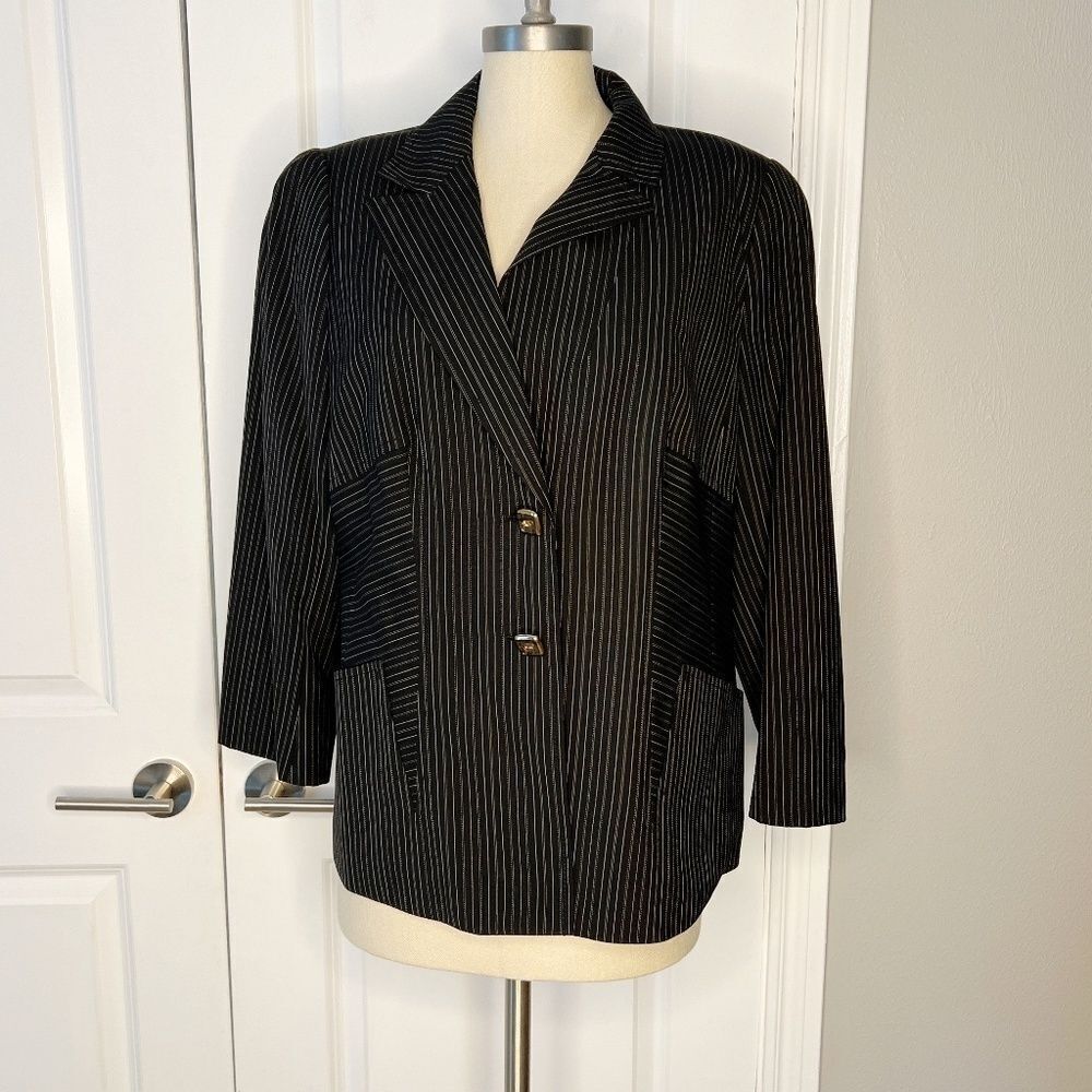 Escada Pin striped blazer  Size 44 Black and White